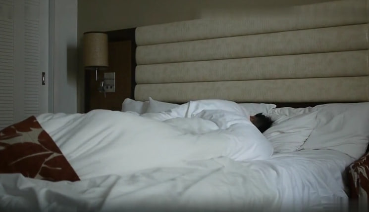 大学情侣酒店激战 美乳学生妹被操得娇喘不断 每声浪叫都骚进骨子里